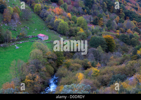 Ason Flusstal in der Parklandschaft "Collados del Ason' (Kantabrien, Spanien. Stockfoto