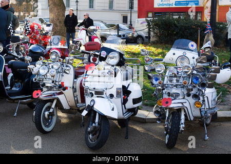 11.11.2012 Erinnerung, Regents Park Innenkreis Roller fahren Stockfoto