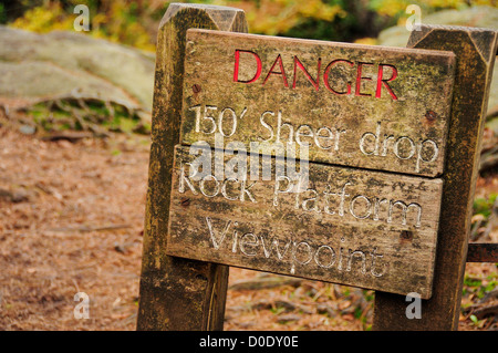 Warnschild über Stanley Ghyll in Eskdale im englischen Lake District Stockfoto