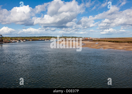 Der attraktive Uferpromenade am nächsten Brunnen am Meer, Norfolk, Blue Sky, UK Stockfoto