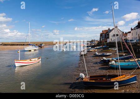 Der attraktive Uferpromenade am nächsten Brunnen am Meer, Norfolk, Blue Sky, UK Stockfoto