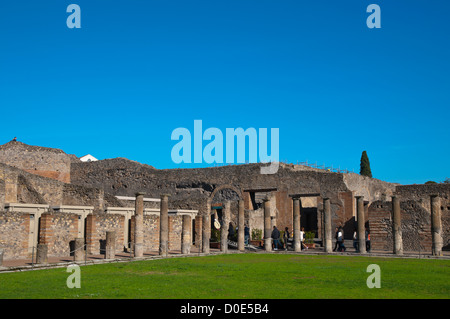 Quadriportico dei Teatri Rasen Feld Pompeji begraben die Römerstadt in Lava in der Nähe von Naples Stockfoto