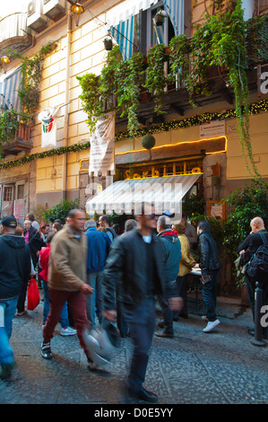 Pizzeria Sorbilla außen am Mittag entlang Via Tribunali Straße Cento Storico Neapel Stadt La Campania Region Süd Italien Stockfoto