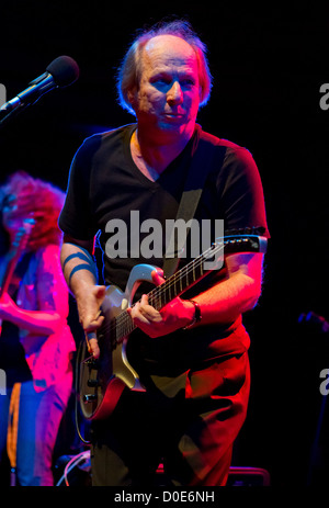 Adrian Belew tritt bei Santiago Alquimista mit seiner Band Lissabon, Portugal - 04.11.10 Rui M Leal / Stockfoto