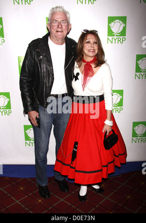 Phil Donahue und Marlo Thomas als The Fonz und Laverne Bette Midlers New York Restaurierung Projekt Benefiz-Gala "Hulaween" statt Stockfoto