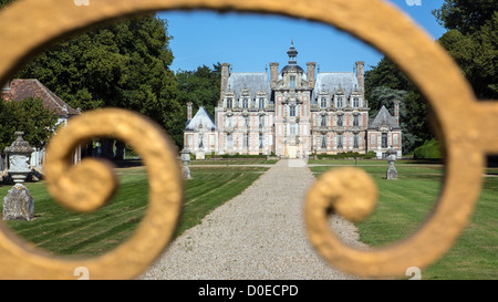 EINGANGSTOR ZUM SCHLOSS BEAUMESNIL EURE (27) FRANKREICH Stockfoto