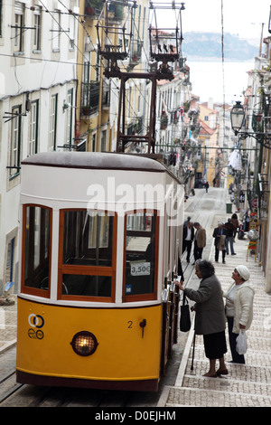 Elevador da Bica, Lissabon ÖPNV Aufzug, Portugal Stockfoto