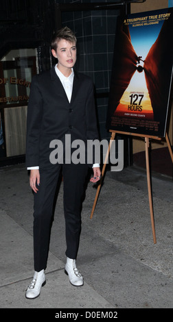 Agyness Deyn The New Yorker Premiere von 127 Stunden abgehaltenen Chelsea Clearview Cinema - Ankünfte außerhalb New York City, USA- Stockfoto