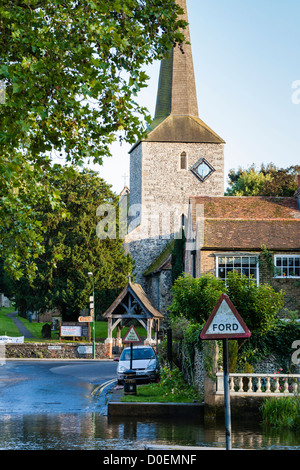 Die Furt über den Fluß Darent an der hübschen Kent Dorf Eynsford, uK Stockfoto