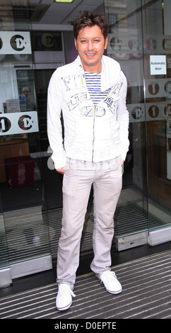 Gewinner Brian Dowling ultimative Big Brother 2010 außerhalb der BBC Radio One Studios London, England Stockfoto