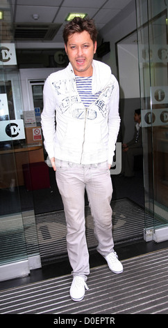 Gewinner Brian Dowling ultimative Big Brother 2010 außerhalb der BBC Radio One Studios London, England Stockfoto