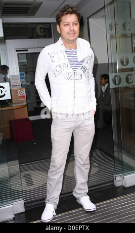 Gewinner Brian Dowling ultimative Big Brother 2010 außerhalb der BBC Radio One Studios London, England Stockfoto