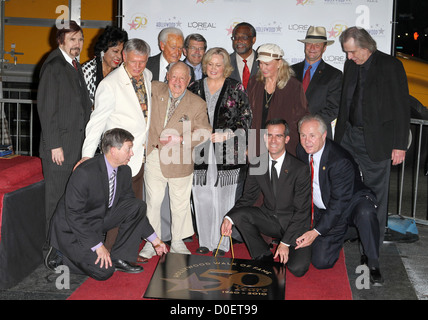 Roger Williams, Mickey und Jan Rooney, Diane Ladd, Jim Ladd und Bob Barker, Eric Garcetti und Tom Lebonge zum 50. Jahrestag Stockfoto