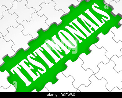 Testimonials Puzzle zeigt Anmeldeinformationen, Empfehlungen und Bewertungen. Stockfoto