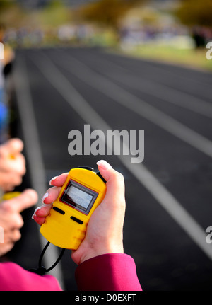 Stoppuhr für ein Rennen auf einer Strecke mit Linien Stockfoto