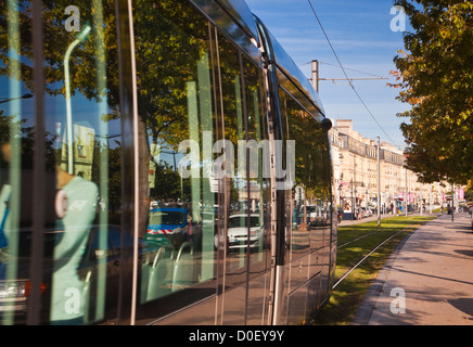 Die Straßenbahn in der Stadt von Bordeaux, Frankreich. Stockfoto