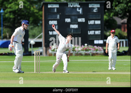 Boys spielen Cricket England UK. Cricket Spiel Spiel Großbritannien Sport Stockfoto