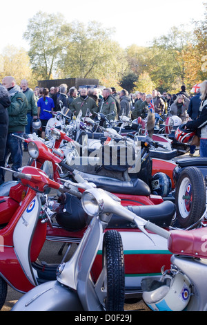 11.11.2012 Erinnerung, Regents Park Innenkreis Roller fahren Stockfoto