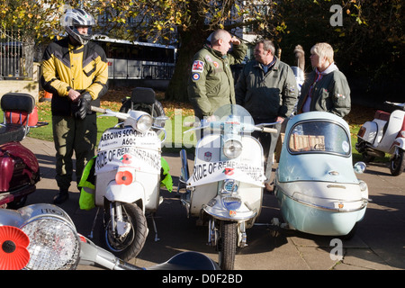 11.11.2012 Erinnerung, Regents Park Innenkreis Roller fahren Stockfoto