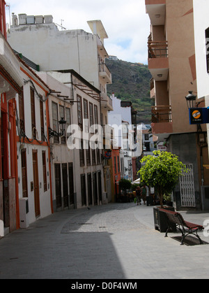 Eine Straße in Icod de Los Vinos, Teneriffa, Kanarische Inseln. Stockfoto