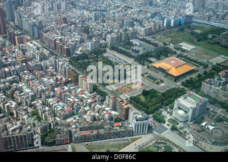 Sun Yat Sen Memorial Hall von der Taipei 101 Aussichtsplattform in Taiwan aus gesehen Stockfoto