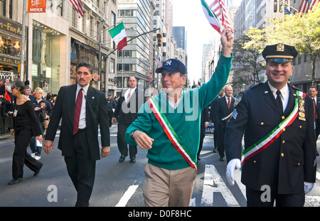 New York, NY - 13 Okt 03 - New Yorks Bürgermeister Mike Bloomberg bei der Columbus Day Parade Stockfoto