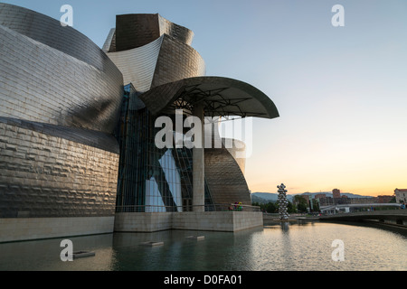 Guggenheim Museum Bilbao (Museum für moderne und zeitgenössische Kunst) von Gehry entworfen Stockfoto