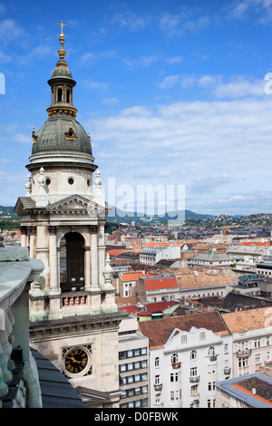 Die St. Stephan Basilika Glockenturm und der Stadt Budapest von oben in Ungarn. Stockfoto