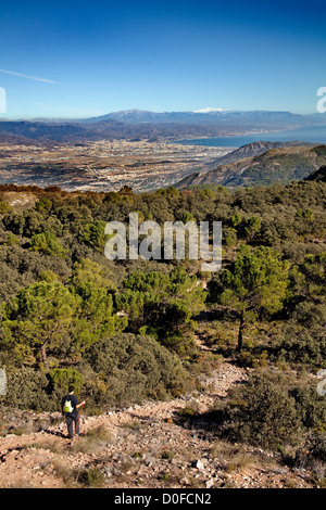 Sierra de Mijas und Malaga Costa del Sol Andalusien Spanien Sierra de Mijas y Vista de Malaga Costa del Sol Andalucía España Stockfoto