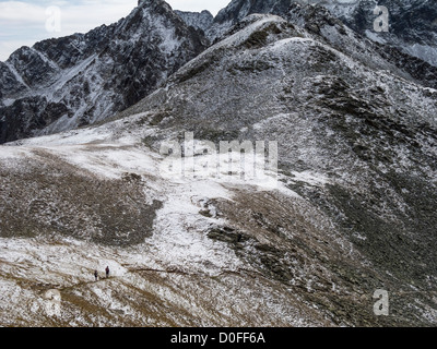 Zwei Wanderer in den deutschen Alpen (Bayern/Hochplatte) Stockfoto