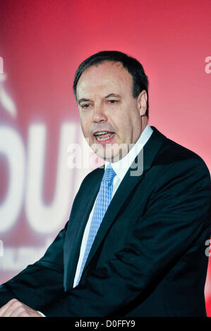 24. November 2012.  Belfast, Nordirland.  Demokratische Unionist Party Deputy Leader, Nigel Dodds MP, spricht auf der jährlichen Konferenz. Stockfoto