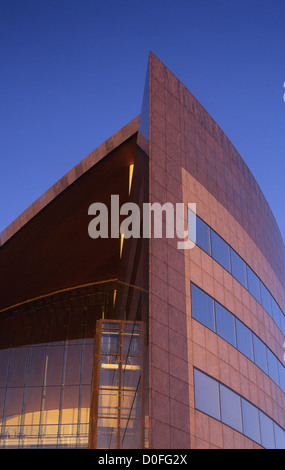 Atradius Bürogebäude am Sonnenuntergang Cardiff Bay Wales UK Stockfoto