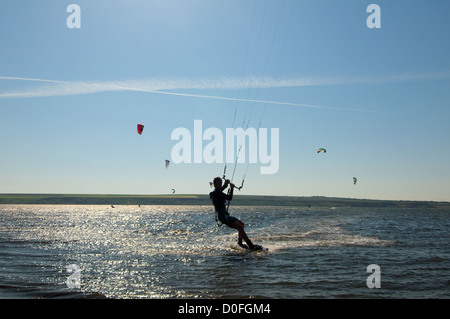 Kitesurfer in Schwarzes Meer, Ukraine Stockfoto