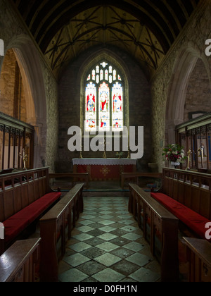 Interieur von der Pfarrei Kirche des St. Akeveranus, St. Keverne, Cornwall. 15. Jahrhundert Kirche in einem kleinen Dorf Cornish. Stockfoto