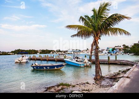 Ein Blick von New Plymouth Harbor auf Green Turtle Cay, Bahamas. Stockfoto