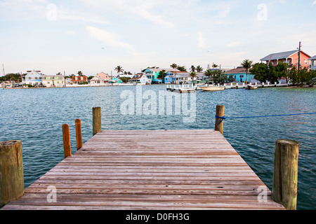 Ein Blick von New Plymouth Harbor auf Green Turtle Cay, Bahamas. Stockfoto