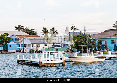 Ein Blick von New Plymouth Harbor auf Green Turtle Cay, Bahamas. Stockfoto