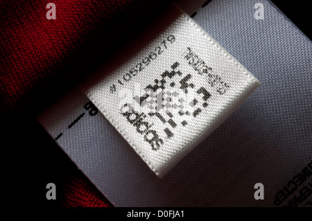 QR-Codes auf Adidas Kleidung Stockfoto