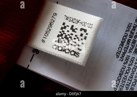 QR-Codes auf Adidas Kleidung Stockfoto