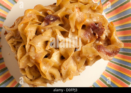 Nudel-Kugel, ein Dessert von der östlichen europäischen jüdischen Tradition Stockfoto