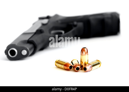 Mehrere Kugeln für Gun isoliert auf weißem Hintergrund Stockfoto