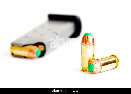 Mehrere Kugeln für Gun isoliert auf weißem Hintergrund Stockfoto