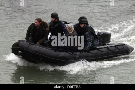 Brad Pitt Dreharbeiten Wiederholaufnahmen seines Films World War Z Lulworth Cove in Dorset, England UK. Stockfoto