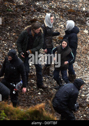 Brad Pitt Dreharbeiten Wiederholaufnahmen seines Films World War Z Lulworth Cove in Dorset, England UK. Stockfoto