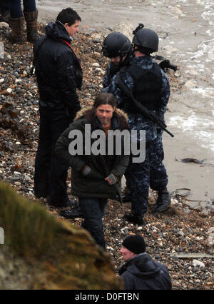 Brad Pitt Dreharbeiten Wiederholaufnahmen seines Films World War Z Lulworth Cove in Dorset, England UK. Stockfoto