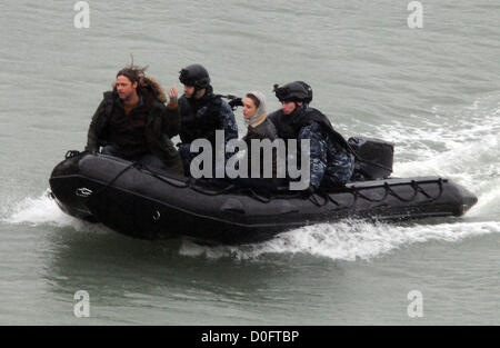 Brad Pitt Dreharbeiten Wiederholaufnahmen seines Films World War Z Lulworth Cove in Dorset, England UK. Stockfoto