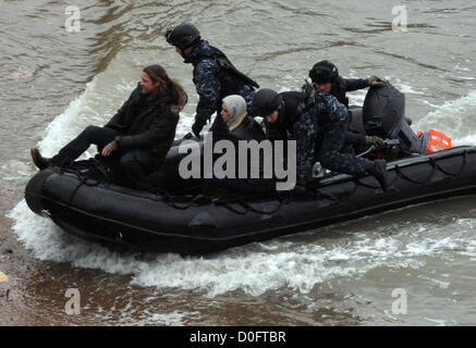 Brad Pitt Dreharbeiten Wiederholaufnahmen seines Films World War Z Lulworth Cove in Dorset, England UK. Stockfoto