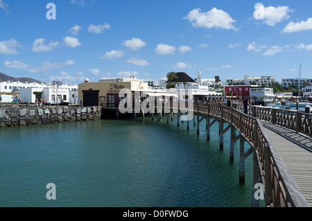 dh Marina Rubicon PLAYA BLANCA LANZAROTE Fußweg zum Meer Café Stockfoto