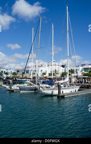 Dh Marina Rubicon LANZAROTE PLAYA BLANCA Luxus Yachten vor Anker Anlegestelle Hafen Yacht Boot in der Marina Stockfoto