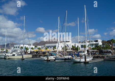 Dh Marina Rubicon LANZAROTE PLAYA BLANCA Luxus Yachten vor Anker Anlegestelle Hafen Boote in der Marina Stockfoto